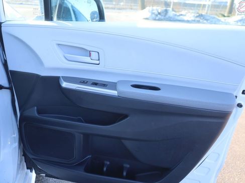 Used 2025 Toyota Sienna LE FWD image 15