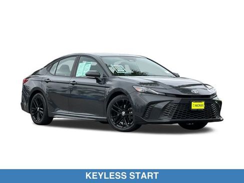 Used 2025 Toyota Camry SE FWD image 2
