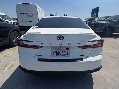 Used 2025 Toyota Camry SE w/ Convenience Package FWD image 5
