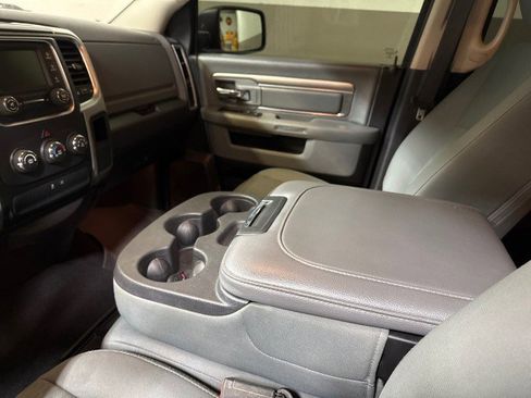 Used 2020 RAM 1500 Classic SLT image 20