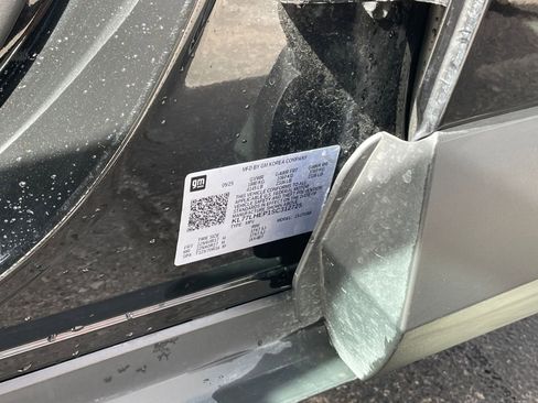 Used 2025 Chevrolet Trax LT image 28