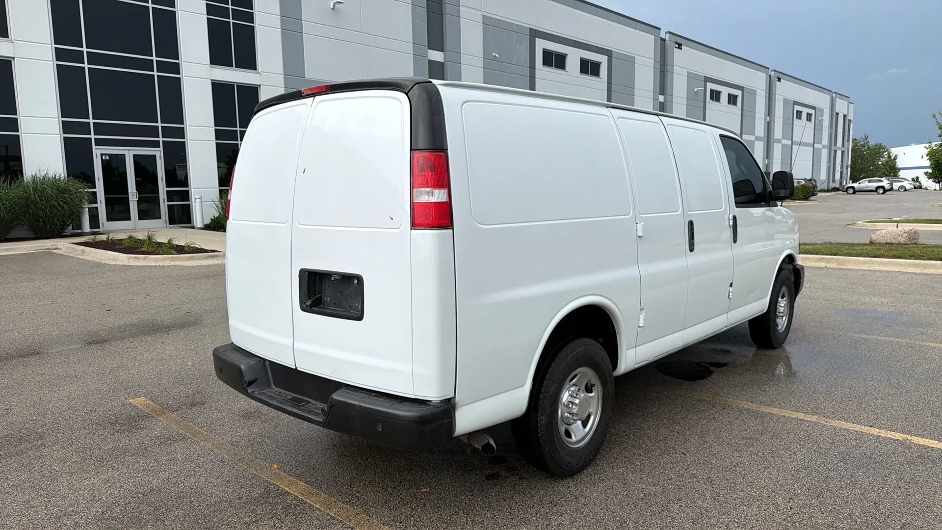 Used 2021 Chevrolet Express 3500 RWD image 5