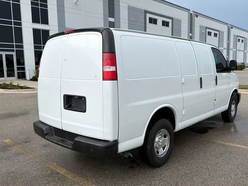 Used 2021 Chevrolet Express 3500 w/ Driver Convenience Package RWD image 5