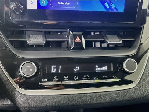 Used 2025 Toyota Corolla LE FWD image 16