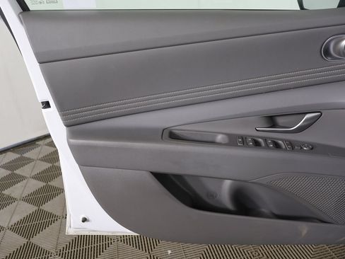Certified 2025 Hyundai Elantra Sport FWD image 17
