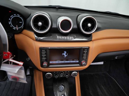 Certified 2015 Ferrari California T image 27