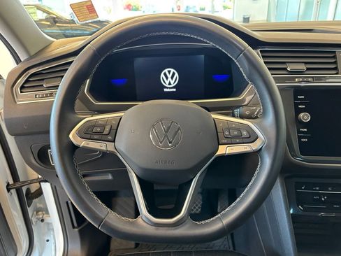 Used 2022 Volkswagen Tiguan SE AWD/4WD image 17
