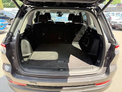 Used 2022 Jeep Grand Cherokee Limited AWD/4WD image 29