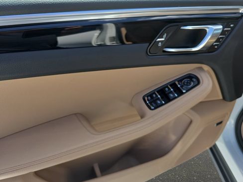 Used 2019 Porsche Macan AWD/4WD image 27