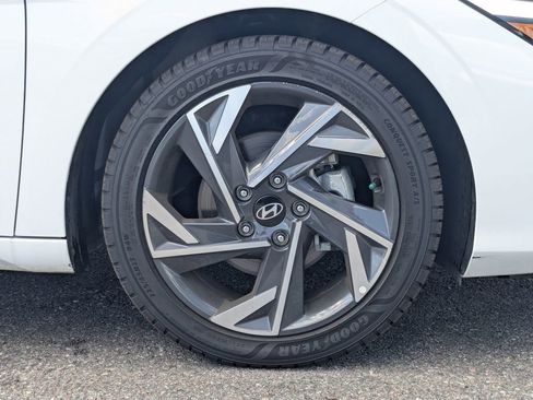Used 2025 Hyundai Elantra SEL FWD image 13