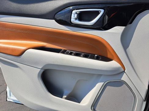 Used 2022 Jeep Compass Limited image 17