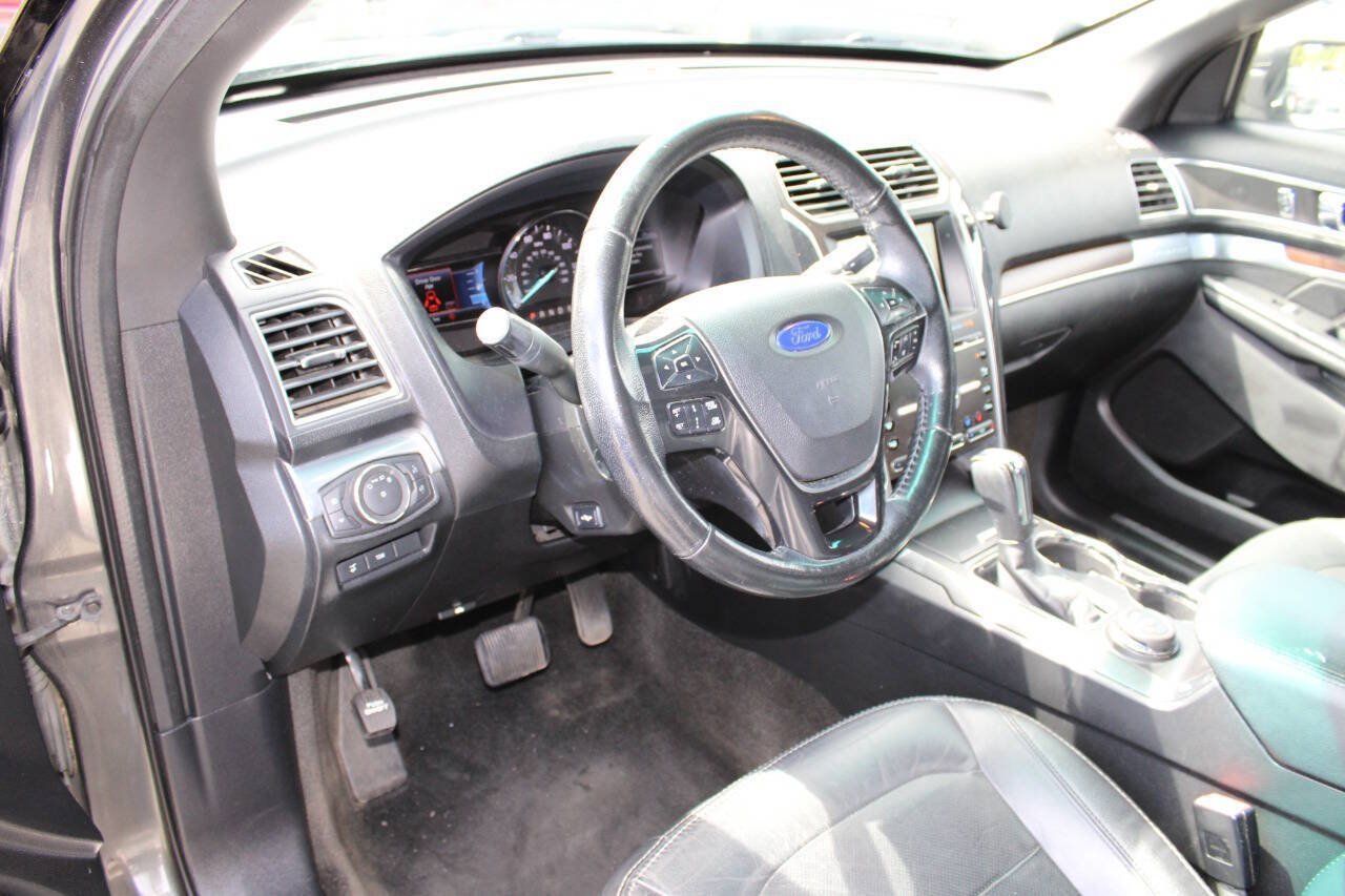 Used 2016 Ford Explorer Limited w/ Equipment Group 301A AWD/4WD image 13