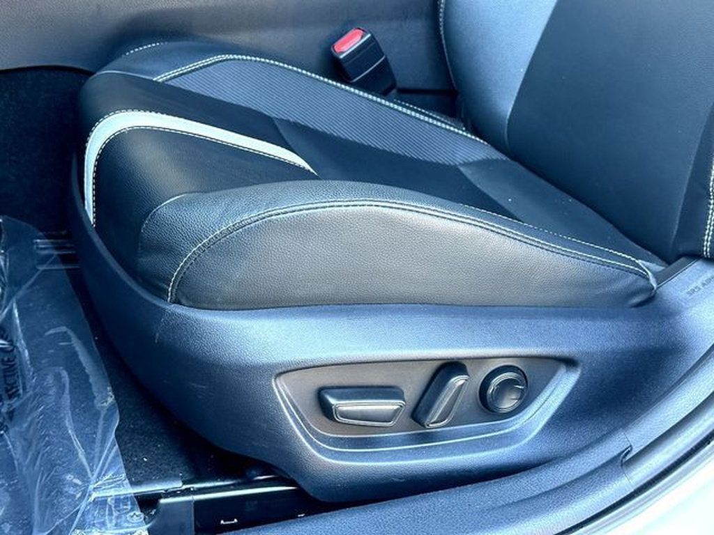 Used 2025 Toyota Camry SE FWD image 12