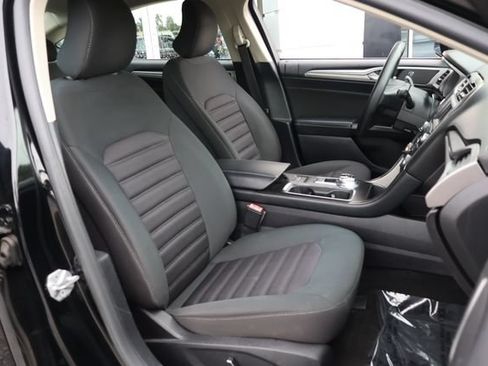 Used 2017 Ford Fusion SE FWD image 21