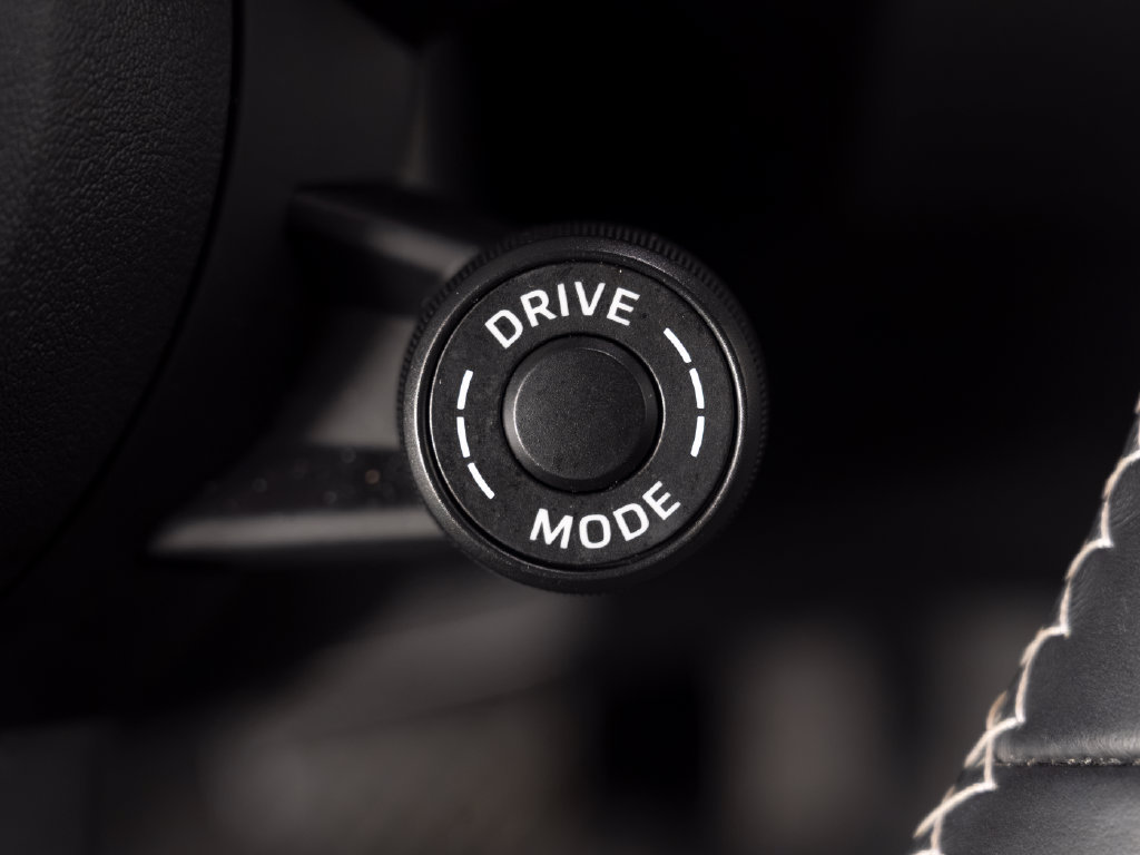 Certified 2026 Porsche Macan Turbo AWD/4WD image 28