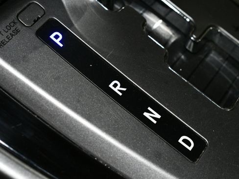 Used 2013 Hyundai Elantra GLS w/ Preferred Pkg image 38