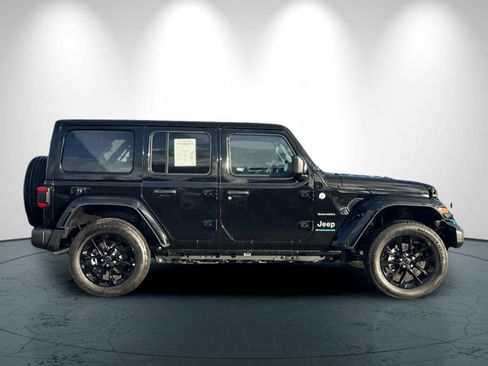 Used 2024 Jeep Wrangler Unlimited Sahara w/ Technology Group AWD/4WD image 3