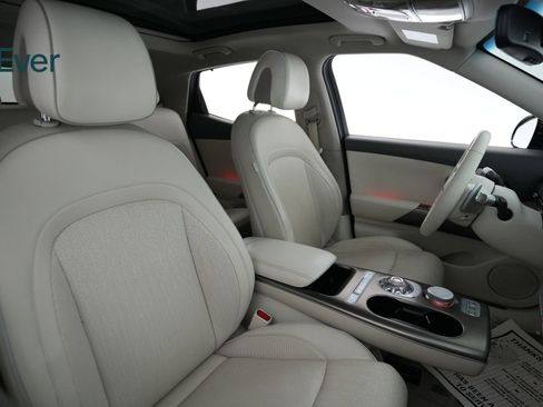 Used 2023 Genesis GV60 Advanced w/ Cargo Package AWD/4WD image 23
