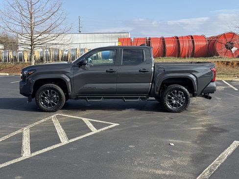 Used 2025 Toyota Tacoma SR5 image 7