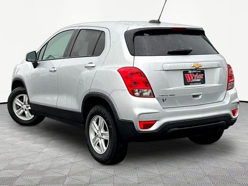 Used 2021 Chevrolet Trax LS w/ Tint and Cruise Package AWD/4WD image 4