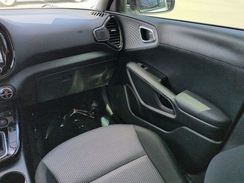 Used 2025 Kia Soul S FWD image 17