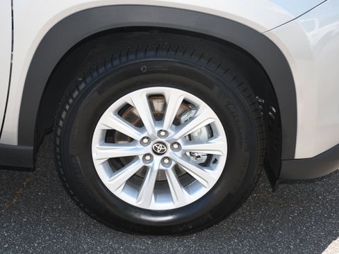 Used 2025 Toyota Grand Highlander AWD image 21