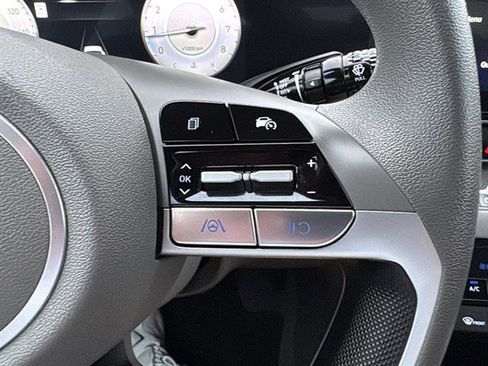 Used 2024 Hyundai Elantra SEL image 17