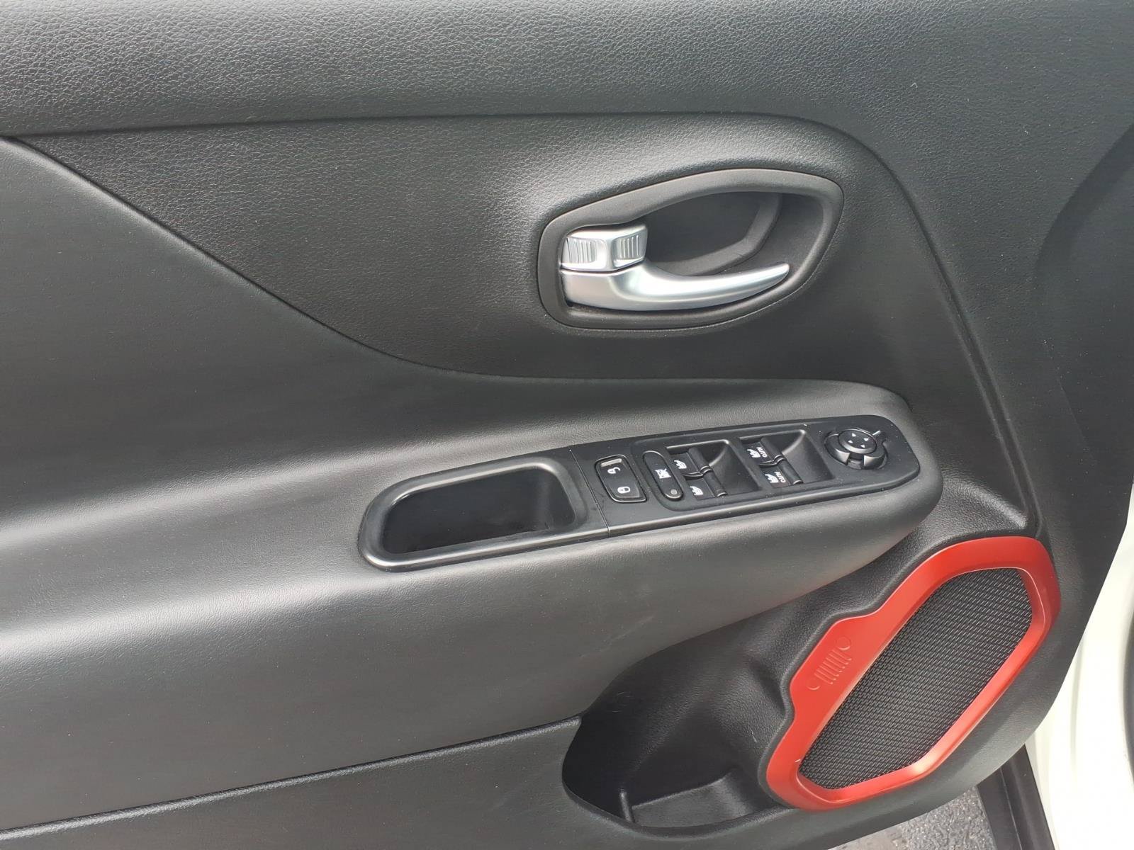 Used 2016 Jeep Renegade Trailhawk AWD/4WD image 7