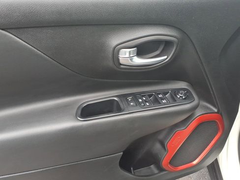 Used 2016 Jeep Renegade Trailhawk AWD/4WD image 7