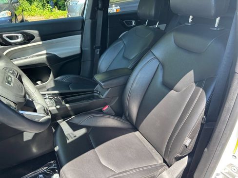 Used 2025 Jeep Compass Limited AWD/4WD image 22