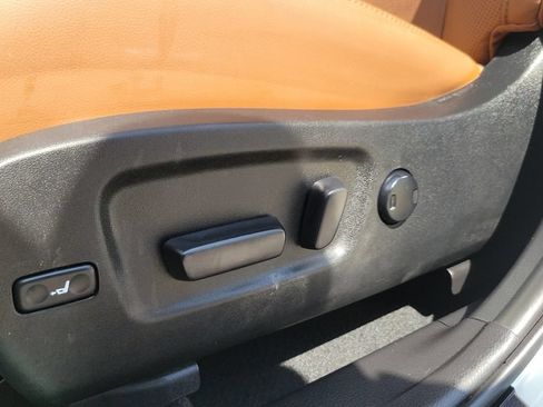 Used 2019 Toyota Highlander Limited Platinum AWD/4WD image 16