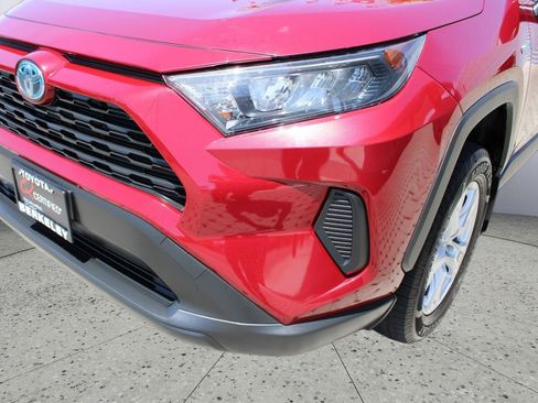 Used 2020 Toyota RAV4 LE w/ All Weather Liner Package AWD/4WD image 10