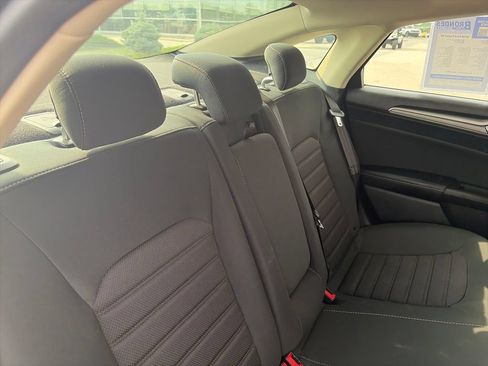 Used 2020 Ford Fusion SE FWD image 31