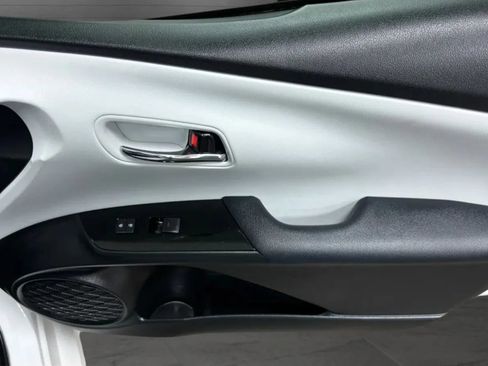 Used 2022 Toyota Prius LE FWD image 18