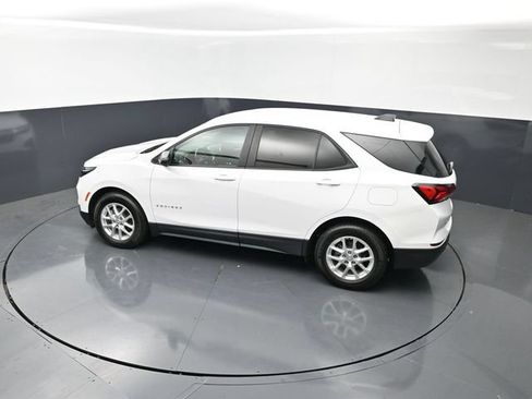 Used 2023 Chevrolet Equinox LS w/ LS Convenience Package FWD image 16