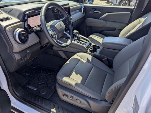 Used 2025 Chevrolet Colorado ZR2 w/ Technology Package AWD/4WD image 10