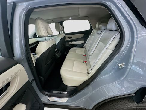 Used 2024 Nissan Ariya AWD image 28