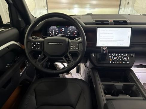 Used 2025 Land Rover Defender 110 X-Dynamic SE AWD/4WD image 17