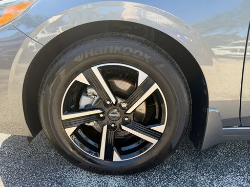 Certified 2024 Nissan Sentra SV FWD image 9