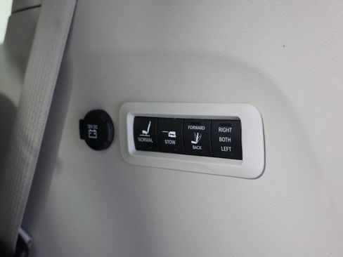 Used 2022 Chrysler Pacifica Limited image 33