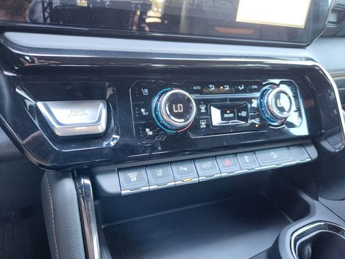 Used 2025 GMC Sierra 2500 AT4 w/ AT4 Premium Plus Package image 29