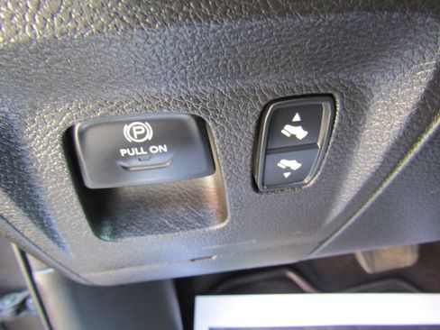 Used 2021 RAM 1500 Limited w/ Body Color Bumper Group image 27