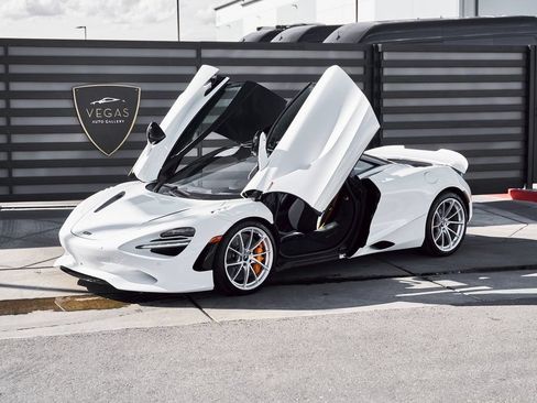 Used 2024 McLaren 750S RWD image 17