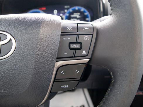 Used 2026 Toyota Camry XLE image 24