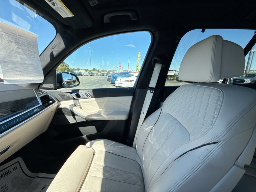 Used 2024 BMW X5 xDrive40i w/ M Sport Package AWD/4WD image 32