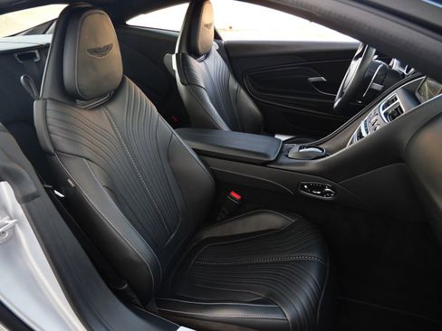 Used 2018 Aston Martin DB11 V12 image 12