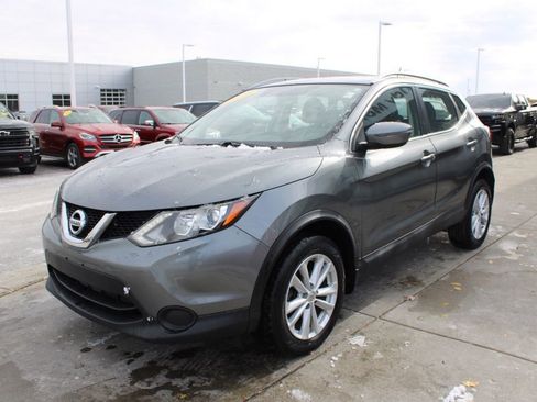 Used 2018 Nissan Rogue Sport SV image 3