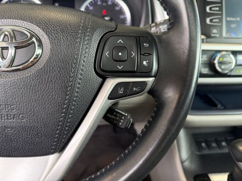Used 2018 Toyota Highlander Limited AWD/4WD image 17