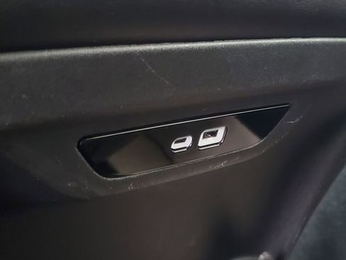 Used 2024 Chrysler Pacifica Touring-L FWD image 31