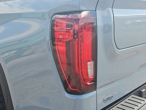 Used 2024 GMC Sierra 1500 AT4 w/ Technology Package AWD/4WD image 40